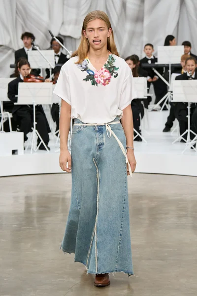 Look 10
